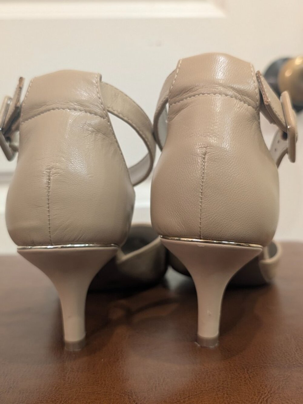 Anne Klein iflex Fabulist Cream Leather Ankle Strap Kitten Heel Pumps 8.5 - Picture 3 of 4